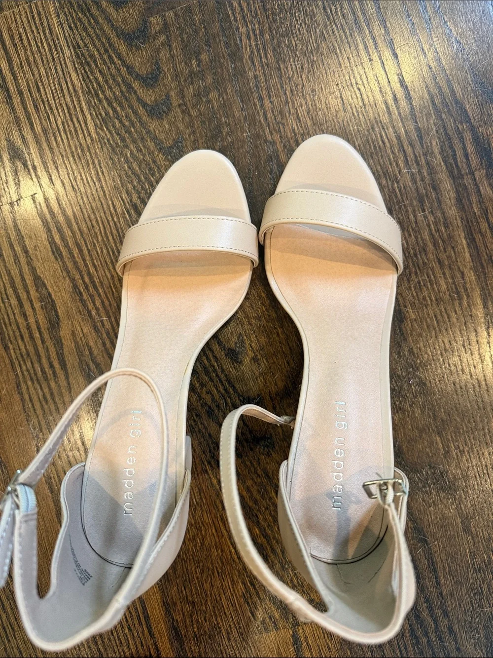 Steve Madden elegant nude